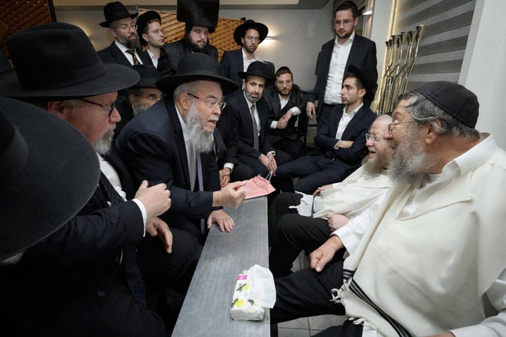 הגרש"ב סורוצקין ישב שבעה על אימו כולם עלו לנחם