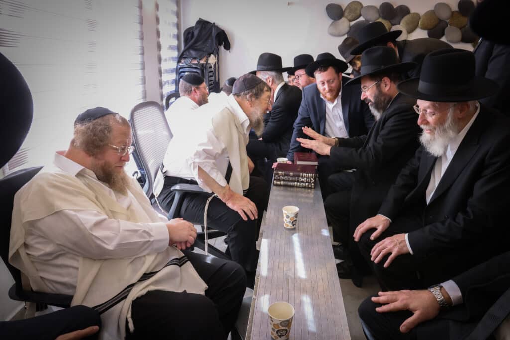 הגרש"ב סורוצקין ישב שבעה על אימו כולם עלו לנחם