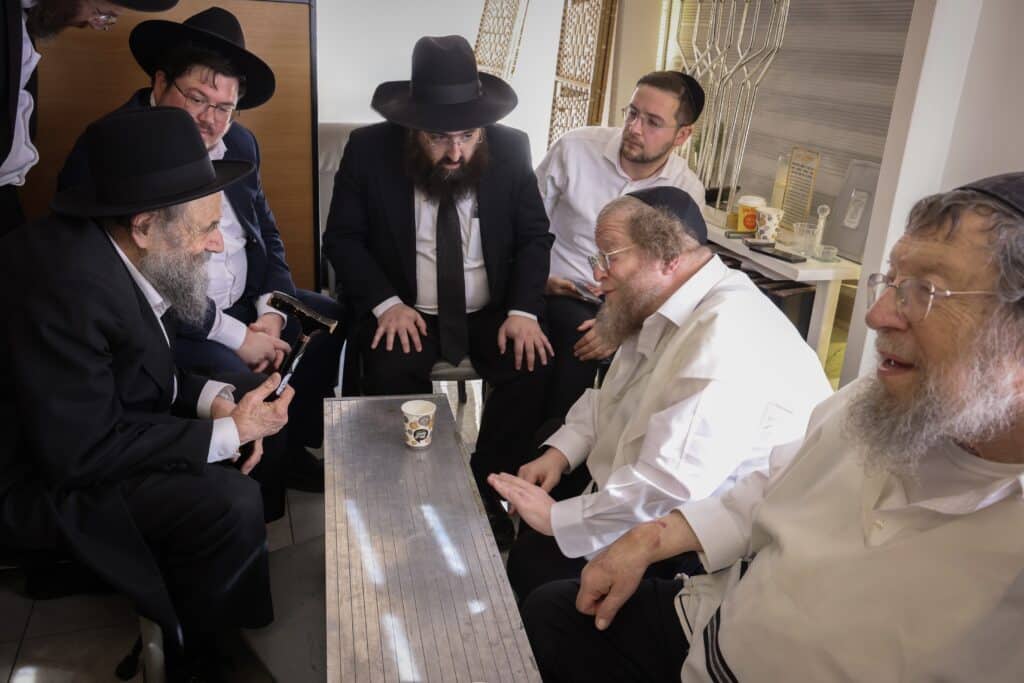 הגרש"ב סורוצקין ישב שבעה על אימו כולם עלו לנחם