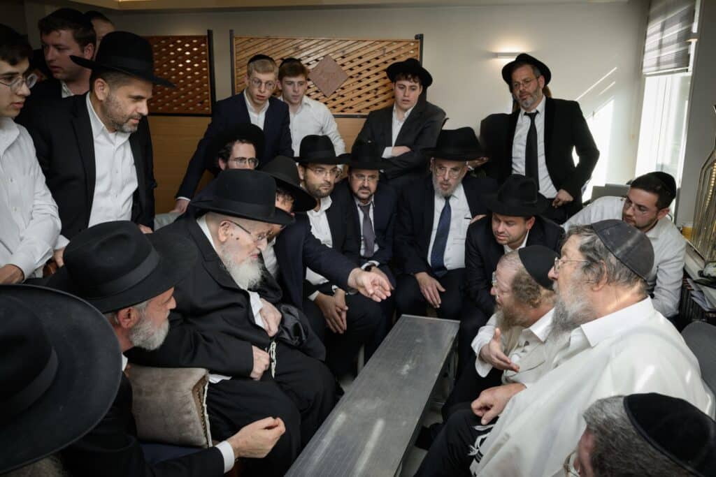 הגרש"ב סורוצקין ישב שבעה על אימו כולם עלו לנחם