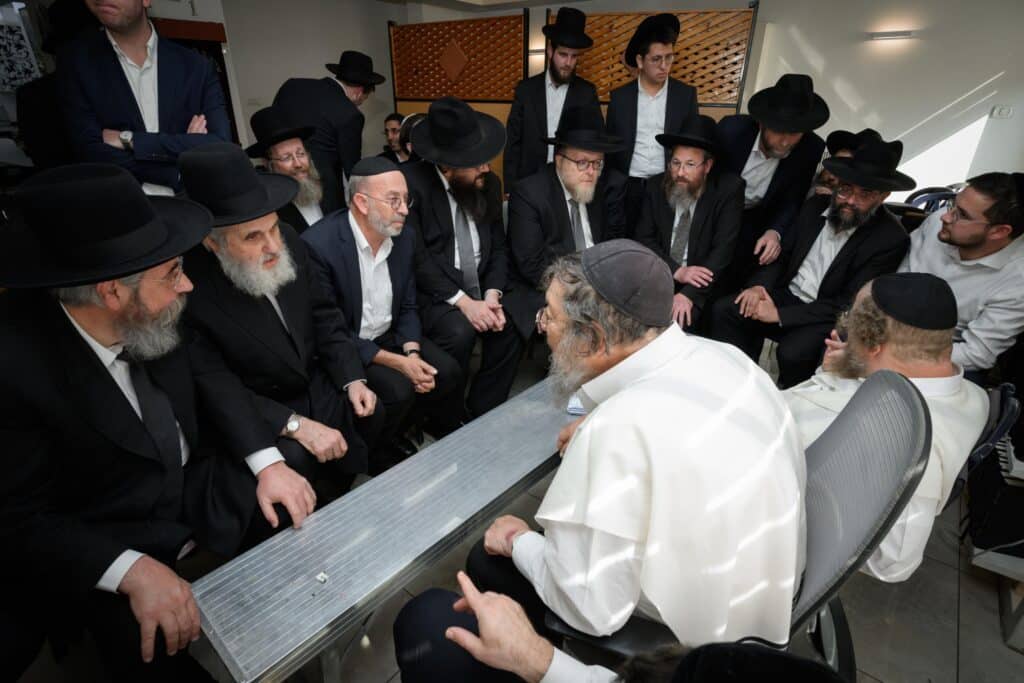 הגרש"ב סורוצקין ישב שבעה על אימו כולם עלו לנחם