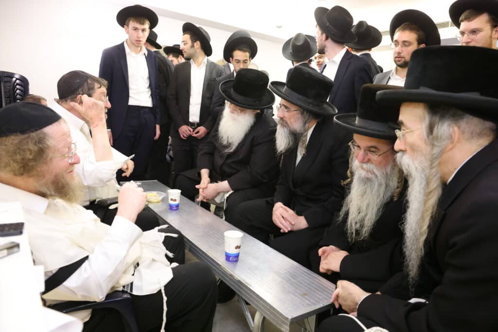 הגרש"ב סורוצקין ישב שבעה על אימו כולם עלו לנחם