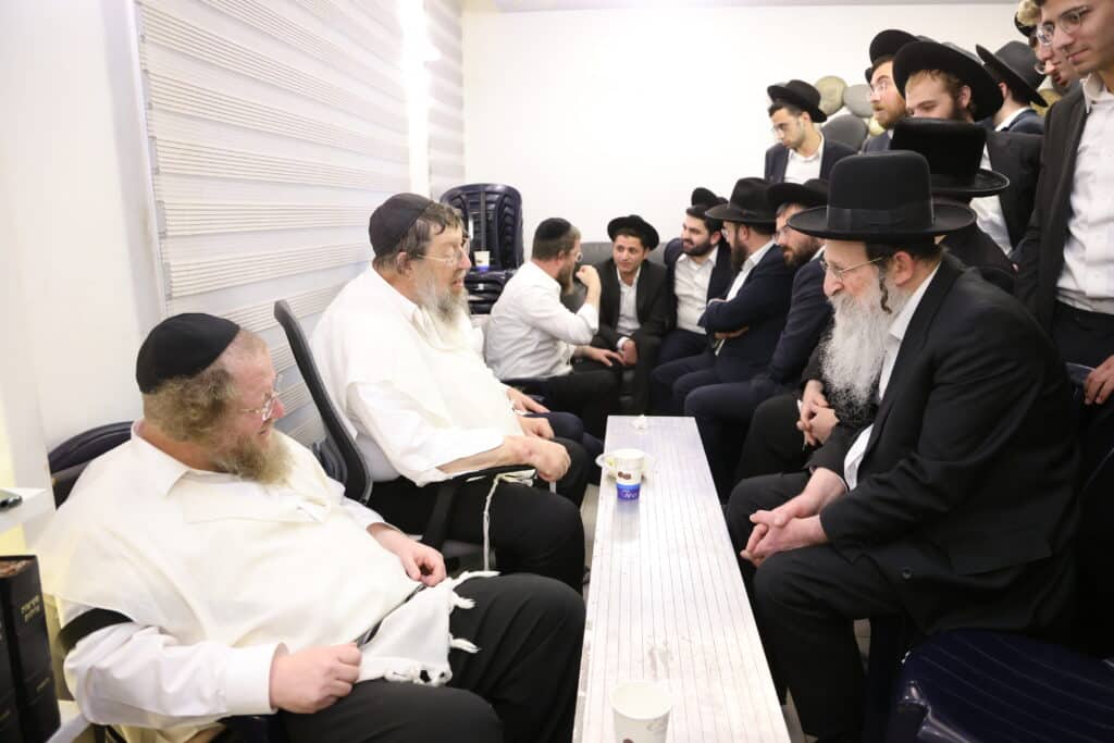 הגרש"ב סורוצקין ישב שבעה על אימו כולם עלו לנחם