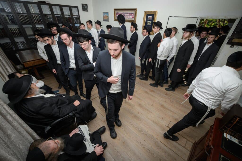 הגרש"ב סורוצקין ישב שבעה על אימו כולם עלו לנחם