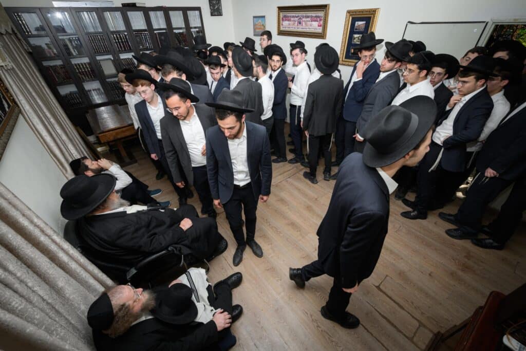 הגרש"ב סורוצקין ישב שבעה על אימו כולם עלו לנחם