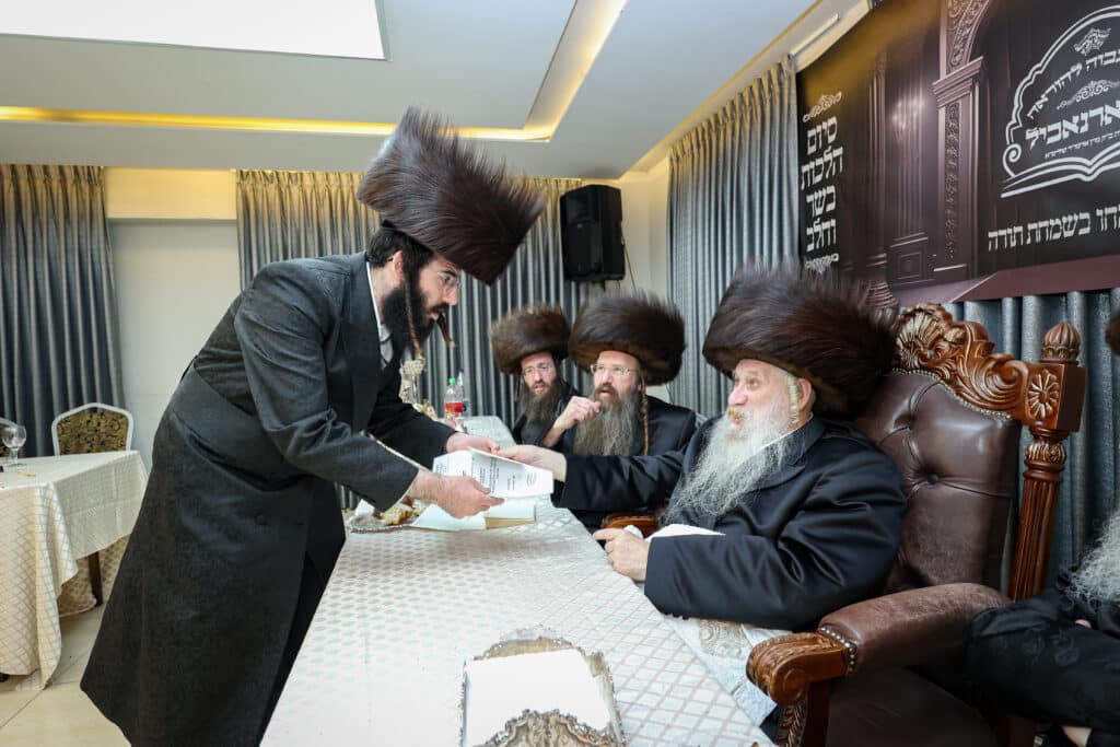 מעמד סיום הלכות בשר וחלב ב'כולל גבוה להוראה' טשארנאביל