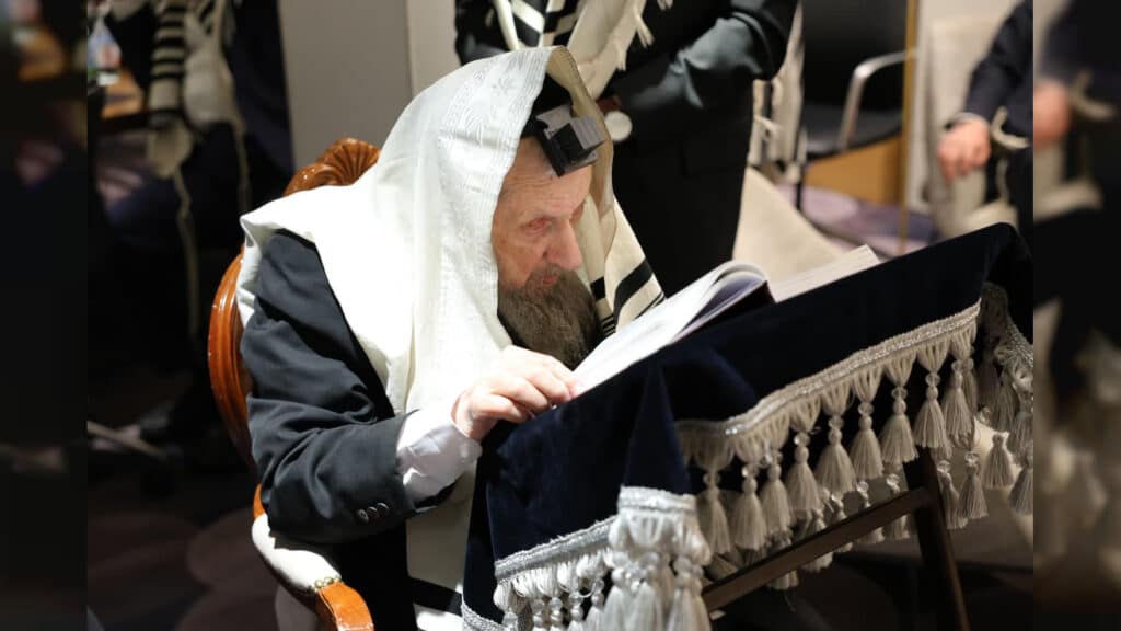 הגר"ד לנדו המריא לשוויץ למסע קרן עולם התורה