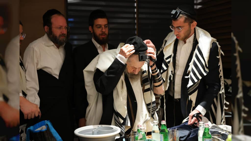 הגר"ד לנדו המריא לשוויץ למסע קרן עולם התורה