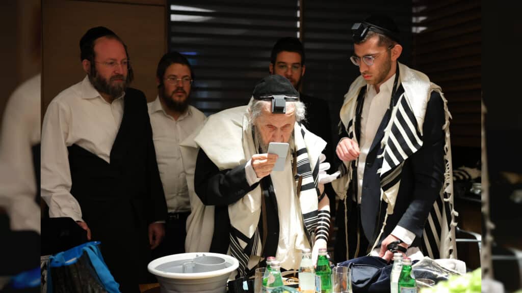 הגר"ד לנדו המריא לשוויץ למסע קרן עולם התורה