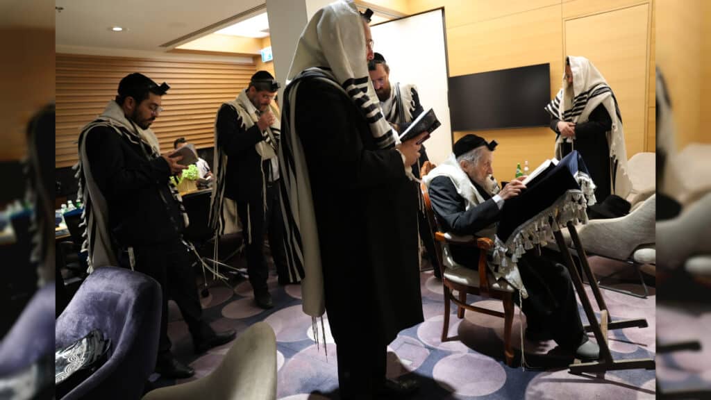 הגר"ד לנדו המריא לשוויץ למסע קרן עולם התורה