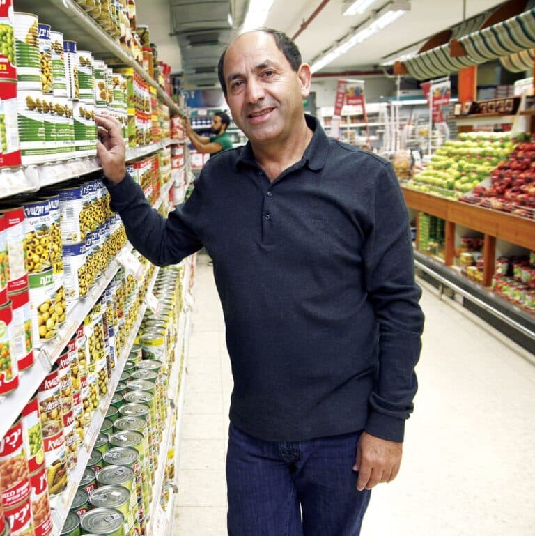 האיש ששומר כבר 50 שנה על המסורת: הסל הזול במדינה