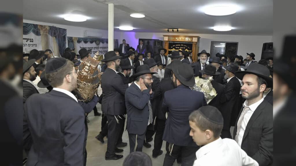 הכנסת ספר תורה והכתרת רב בקהילה החדשה ברכסים