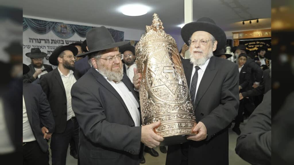 הכנסת ספר תורה והכתרת רב בקהילה החדשה ברכסים