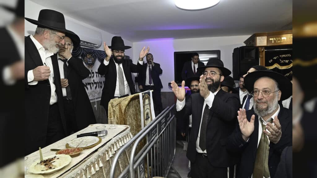 הכנסת ספר תורה והכתרת רב בקהילה החדשה ברכסים