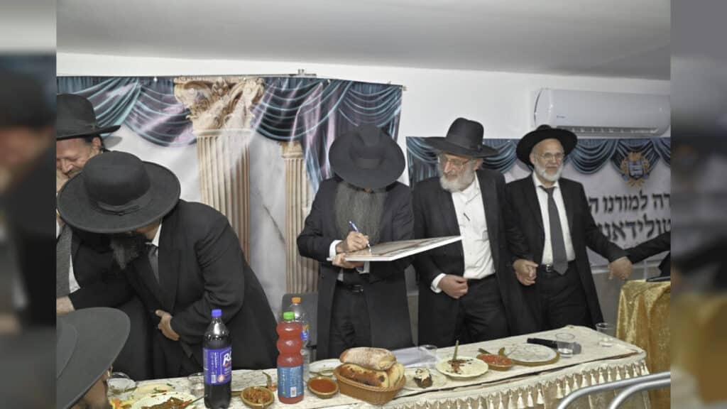 הכנסת ספר תורה והכתרת רב בקהילה החדשה ברכסים