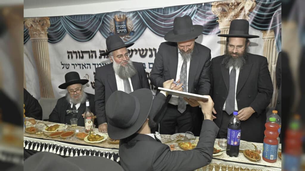 הכנסת ספר תורה והכתרת רב בקהילה החדשה ברכסים