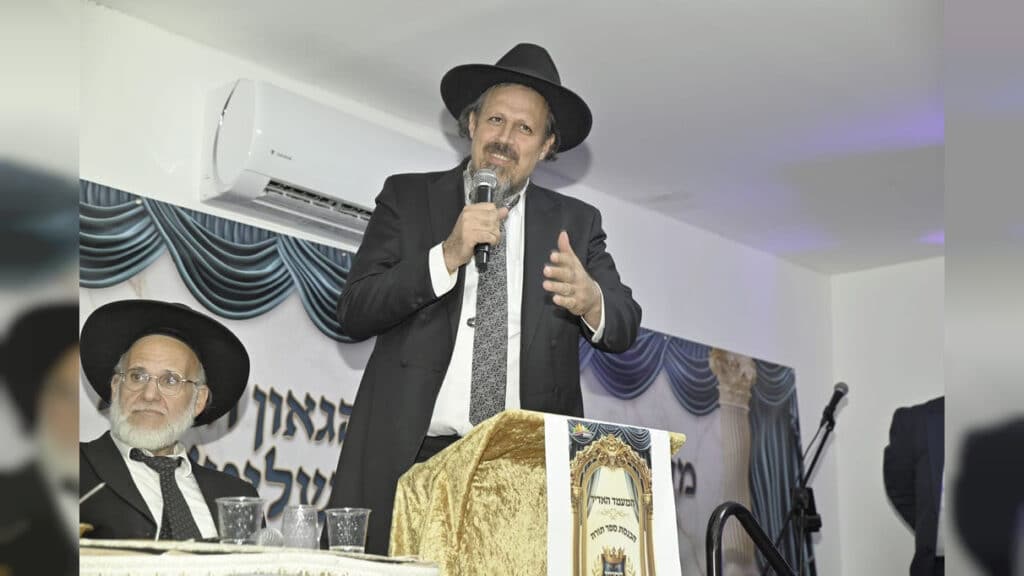 הכנסת ספר תורה והכתרת רב בקהילה החדשה ברכסים