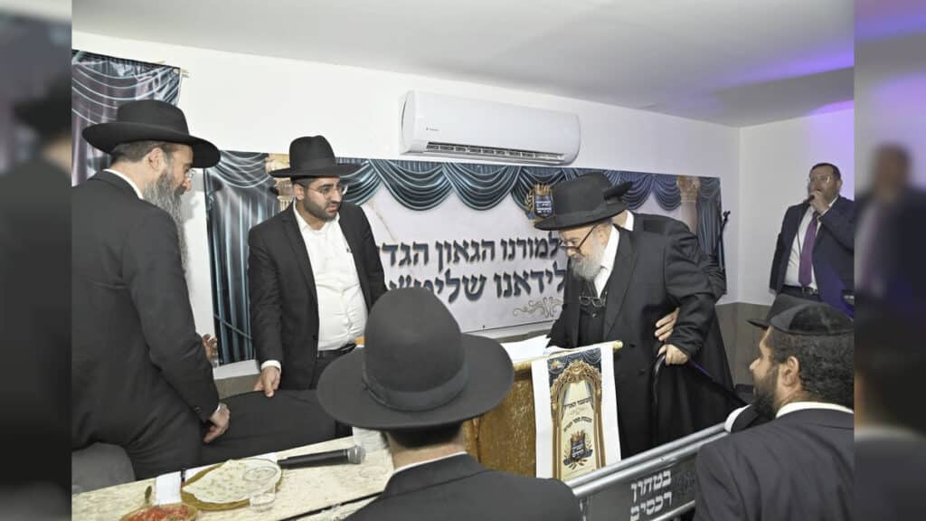 הכנסת ספר תורה והכתרת רב בקהילה החדשה ברכסים