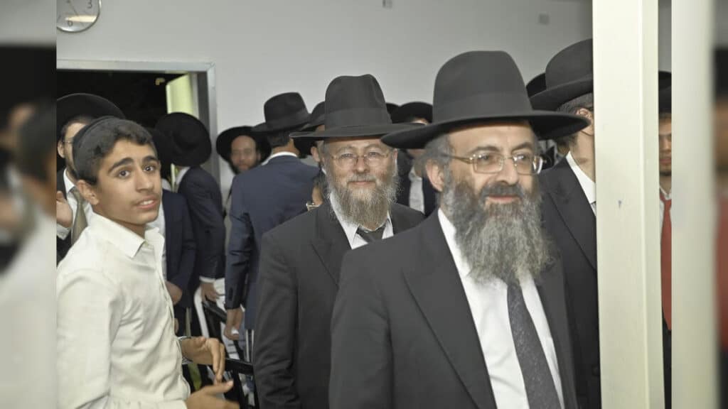 הכנסת ספר תורה והכתרת רב בקהילה החדשה ברכסים