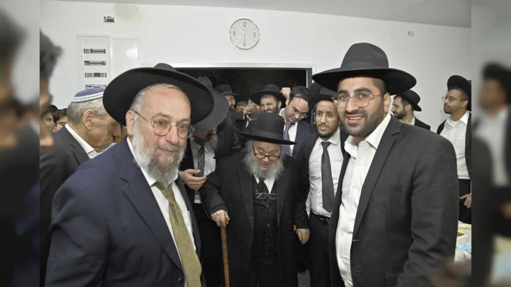 הכנסת ספר תורה והכתרת רב בקהילה החדשה ברכסים