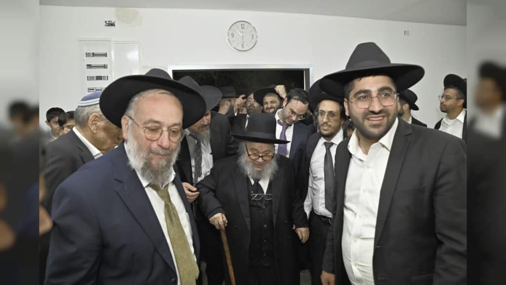 הכנסת ספר תורה והכתרת רב בקהילה החדשה ברכסים