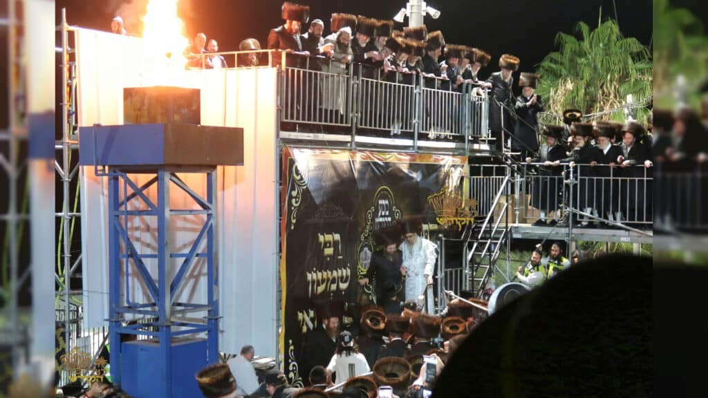 אלפי חסידי סאטמאר במעמד ההדלקה במירון עם כ"ק האדמו״ר
