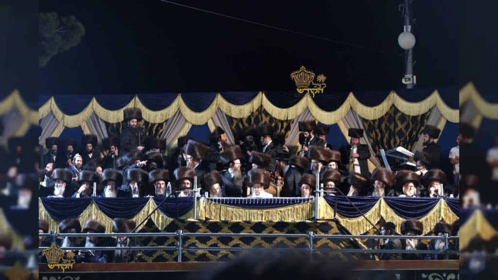 אלפי חסידי סאטמאר במעמד ההדלקה במירון עם כ"ק האדמו״ר