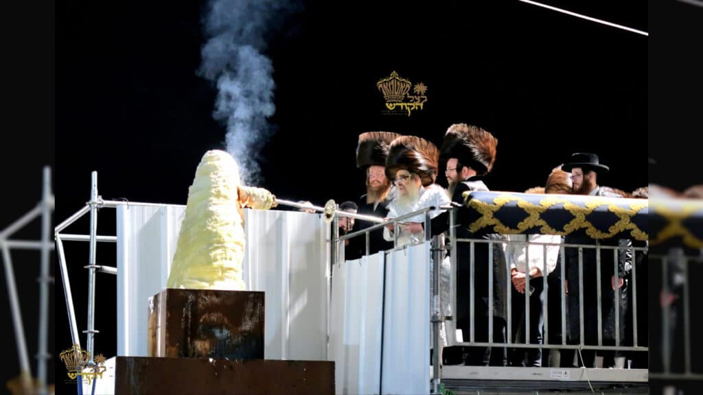 אלפי חסידי סאטמאר במעמד ההדלקה במירון עם כ"ק האדמו״ר