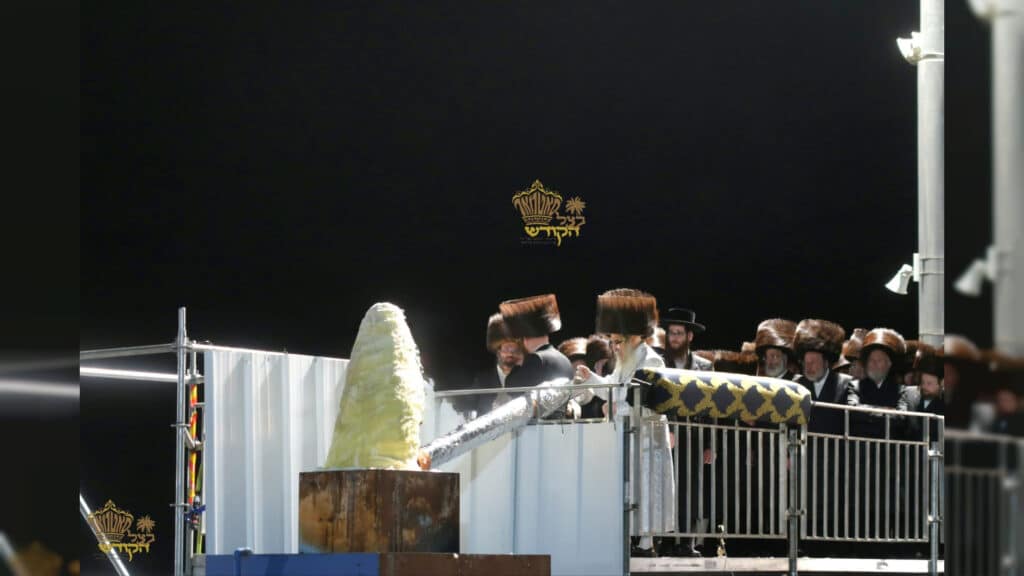 אלפי חסידי סאטמאר במעמד ההדלקה במירון עם כ"ק האדמו״ר