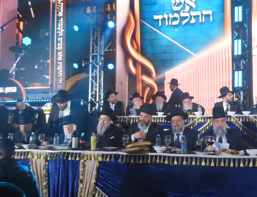 תיעוד: גדולי ישראל הניחו את אבן הפינה לישיבת 'אש התלמוד'