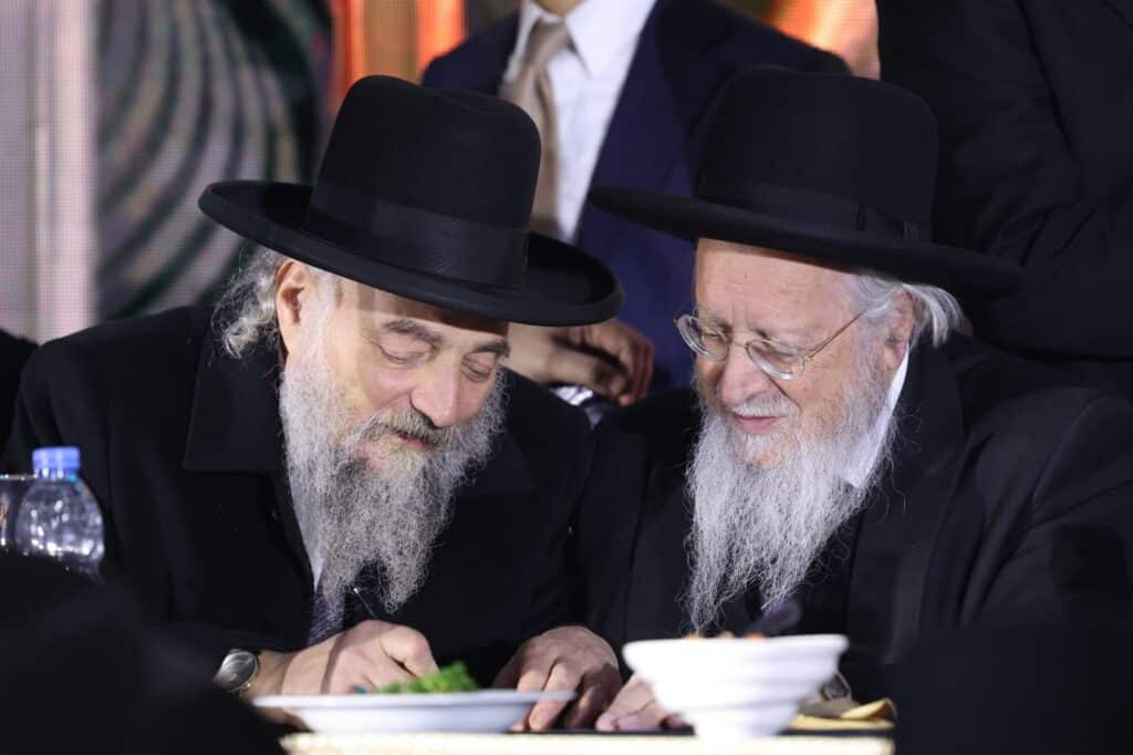 תיעוד: גדולי ישראל הניחו את אבן הפינה לישיבת 'אש התלמוד'