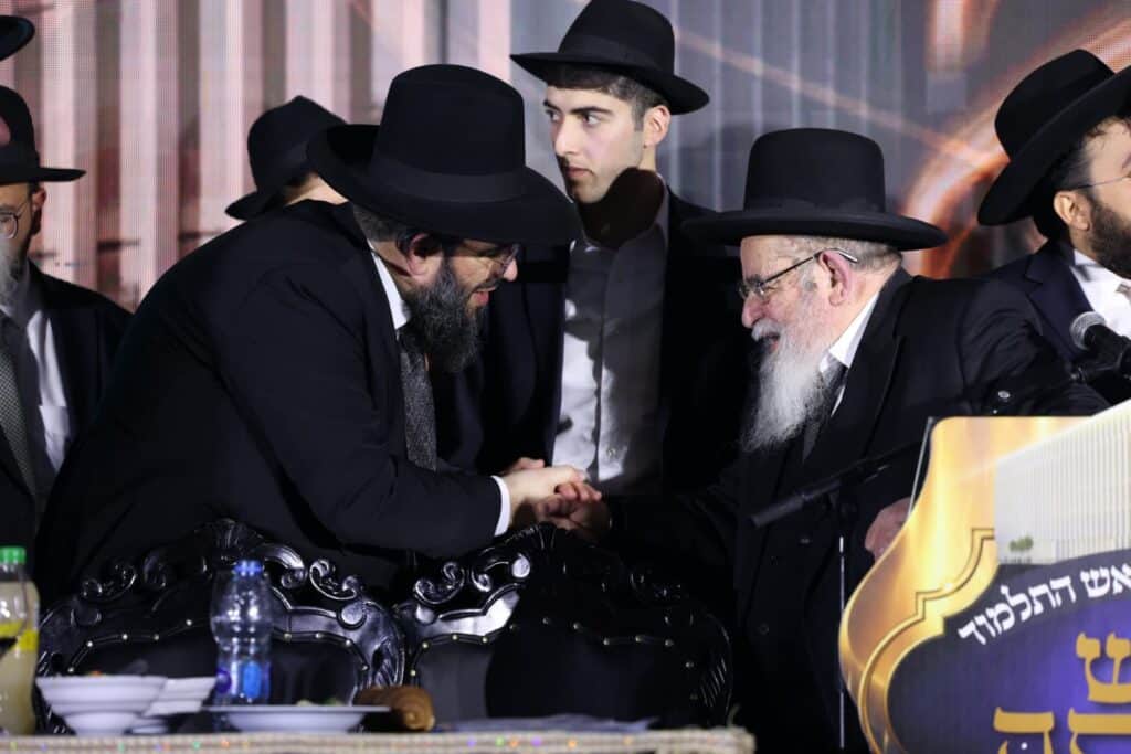 תיעוד: גדולי ישראל הניחו את אבן הפינה לישיבת 'אש התלמוד'