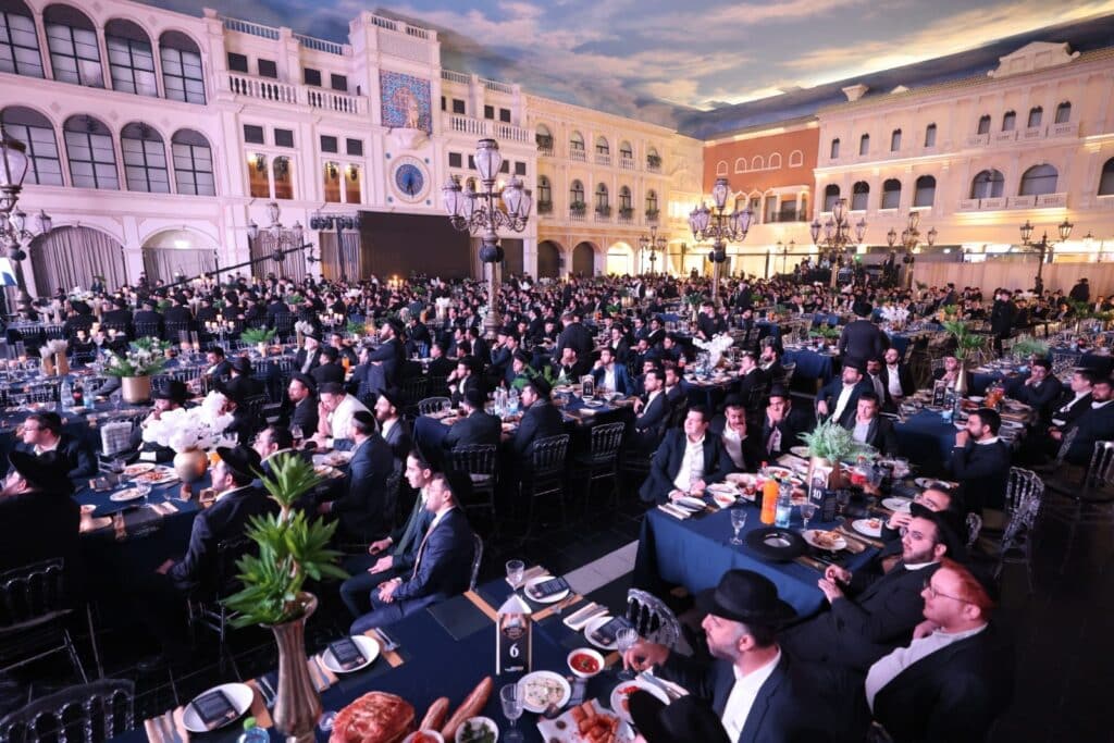 תיעוד: גדולי ישראל הניחו את אבן הפינה לישיבת 'אש התלמוד'