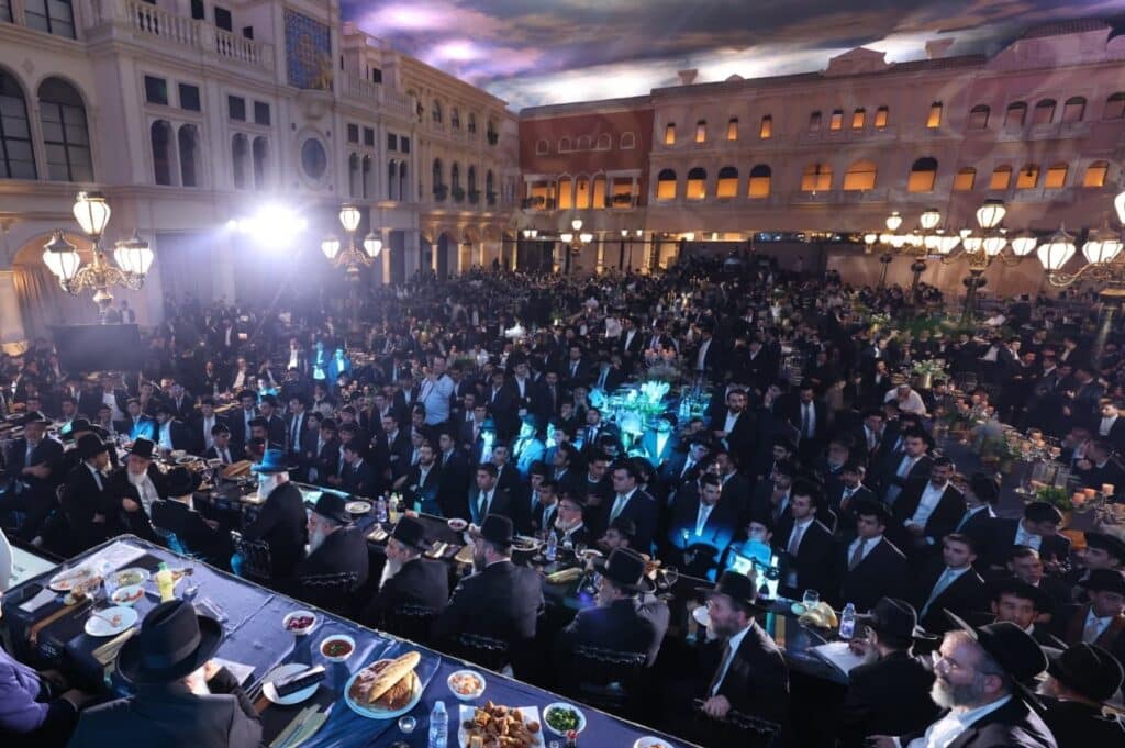 תיעוד: גדולי ישראל הניחו את אבן הפינה לישיבת 'אש התלמוד'