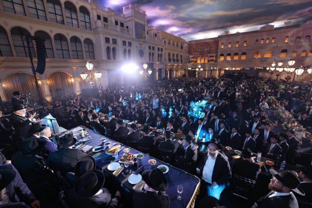 תיעוד: גדולי ישראל הניחו את אבן הפינה לישיבת 'אש התלמוד'