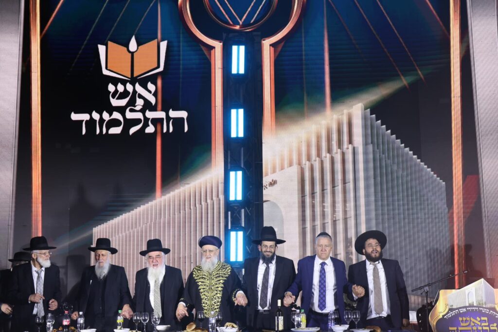 תיעוד: גדולי ישראל הניחו את אבן הפינה לישיבת 'אש התלמוד'