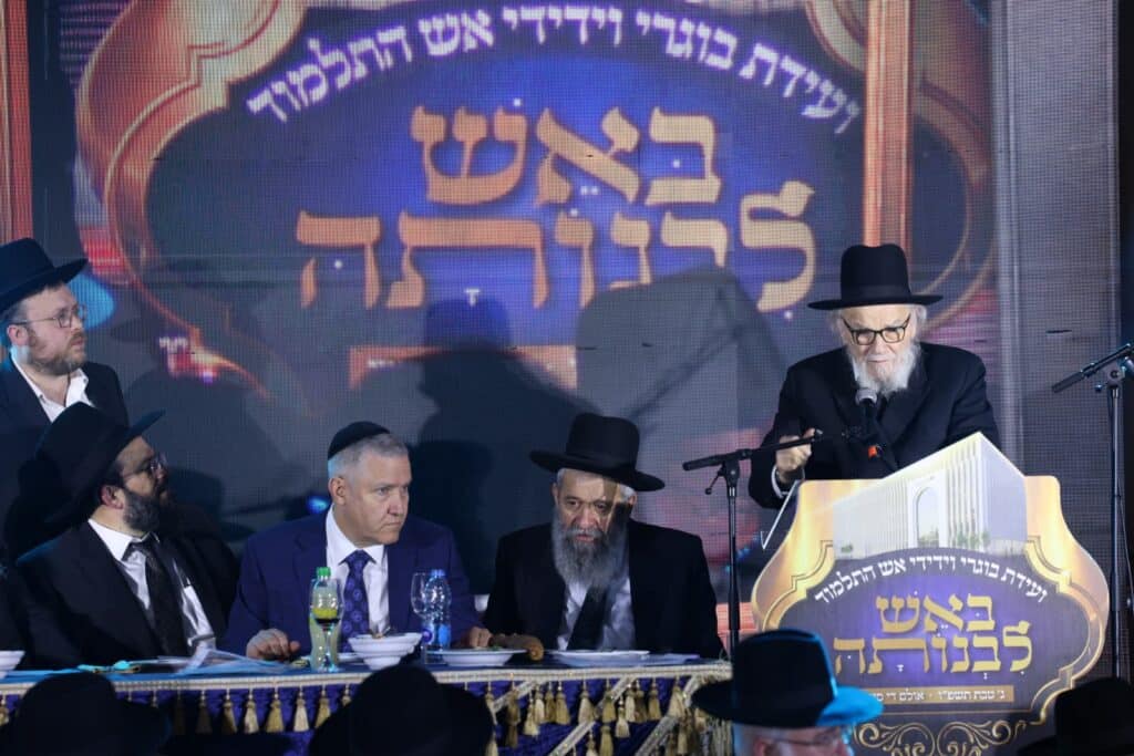 תיעוד: גדולי ישראל הניחו את אבן הפינה לישיבת 'אש התלמוד'