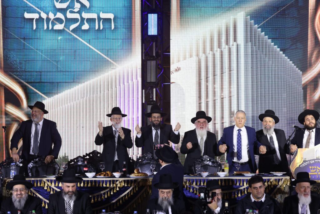 תיעוד: גדולי ישראל הניחו את אבן הפינה לישיבת 'אש התלמוד'