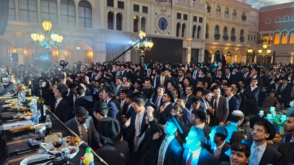 תיעוד: גדולי ישראל הניחו את אבן הפינה לישיבת 'אש התלמוד'