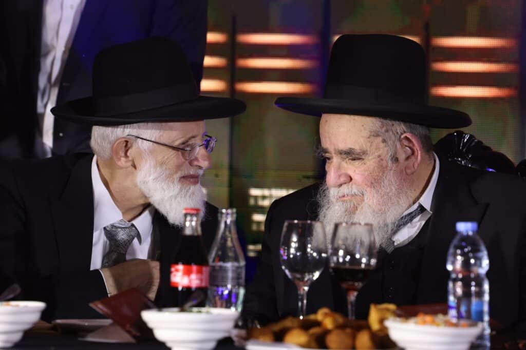 תיעוד: גדולי ישראל הניחו את אבן הפינה לישיבת 'אש התלמוד'