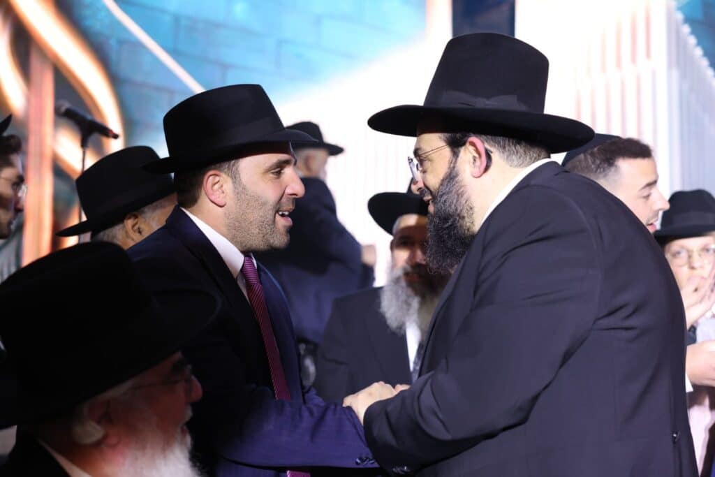 תיעוד: גדולי ישראל הניחו את אבן הפינה לישיבת 'אש התלמוד'