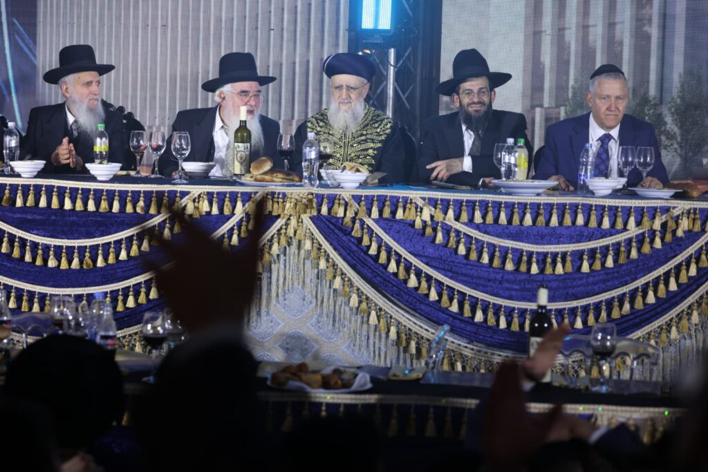 תיעוד: גדולי ישראל הניחו את אבן הפינה לישיבת 'אש התלמוד'