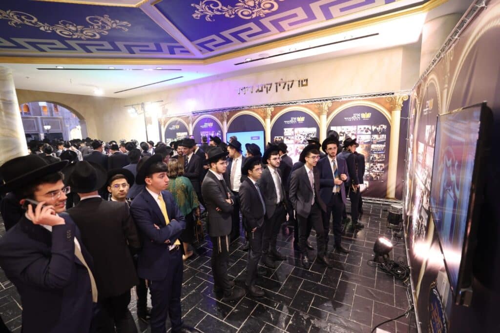 תיעוד: גדולי ישראל הניחו את אבן הפינה לישיבת 'אש התלמוד'