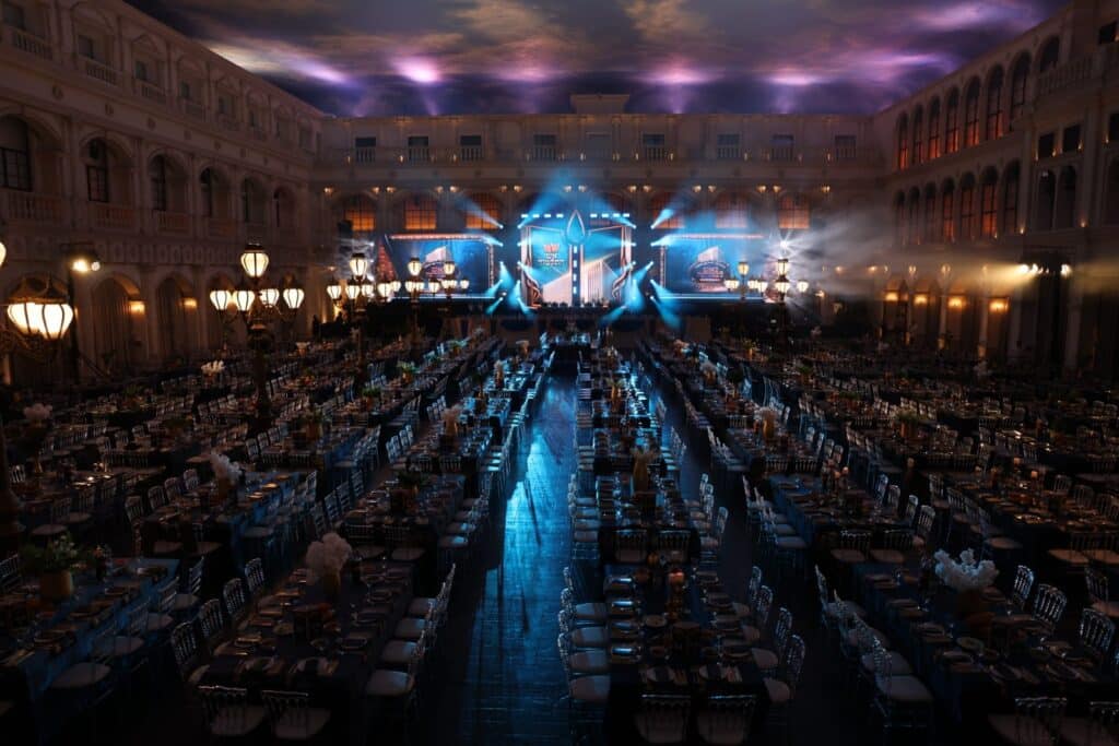 תיעוד: גדולי ישראל הניחו את אבן הפינה לישיבת 'אש התלמוד'