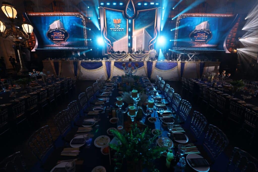 תיעוד: גדולי ישראל הניחו את אבן הפינה לישיבת 'אש התלמוד'