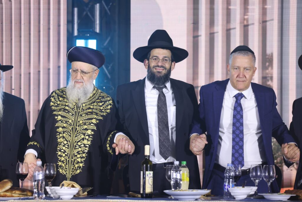 תיעוד: גדולי ישראל הניחו את אבן הפינה לישיבת 'אש התלמוד'