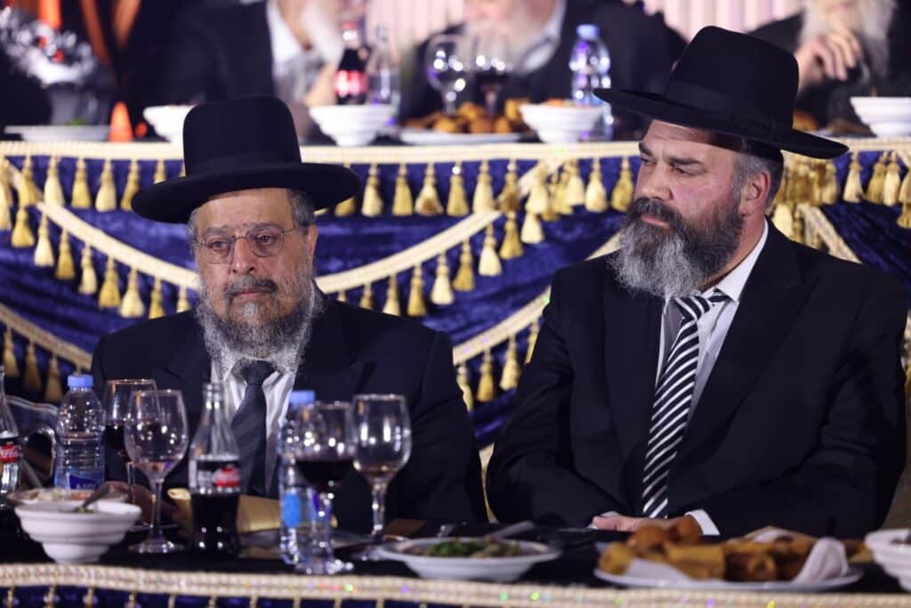 תיעוד: גדולי ישראל הניחו את אבן הפינה לישיבת 'אש התלמוד'