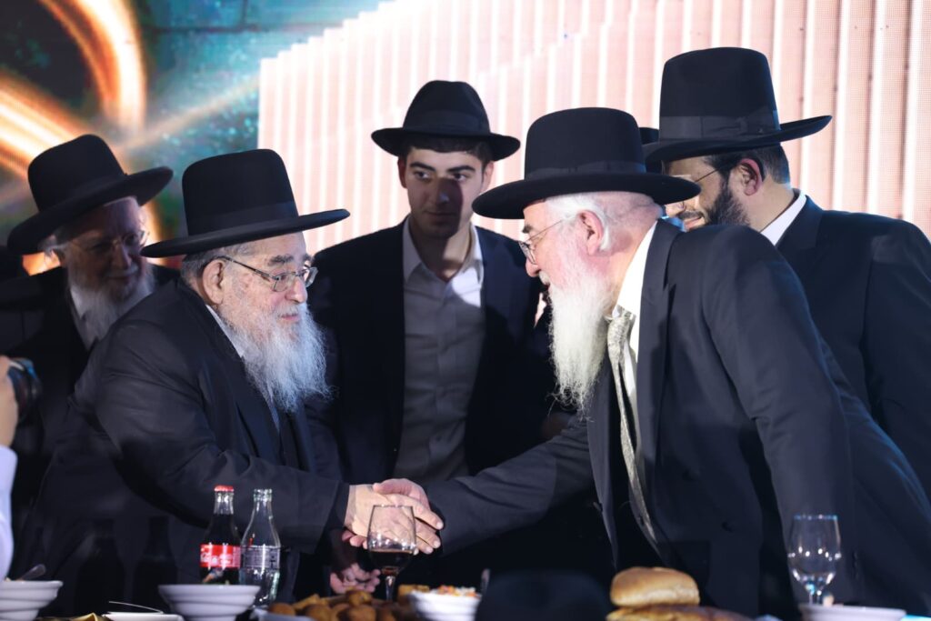 תיעוד: גדולי ישראל הניחו את אבן הפינה לישיבת 'אש התלמוד'