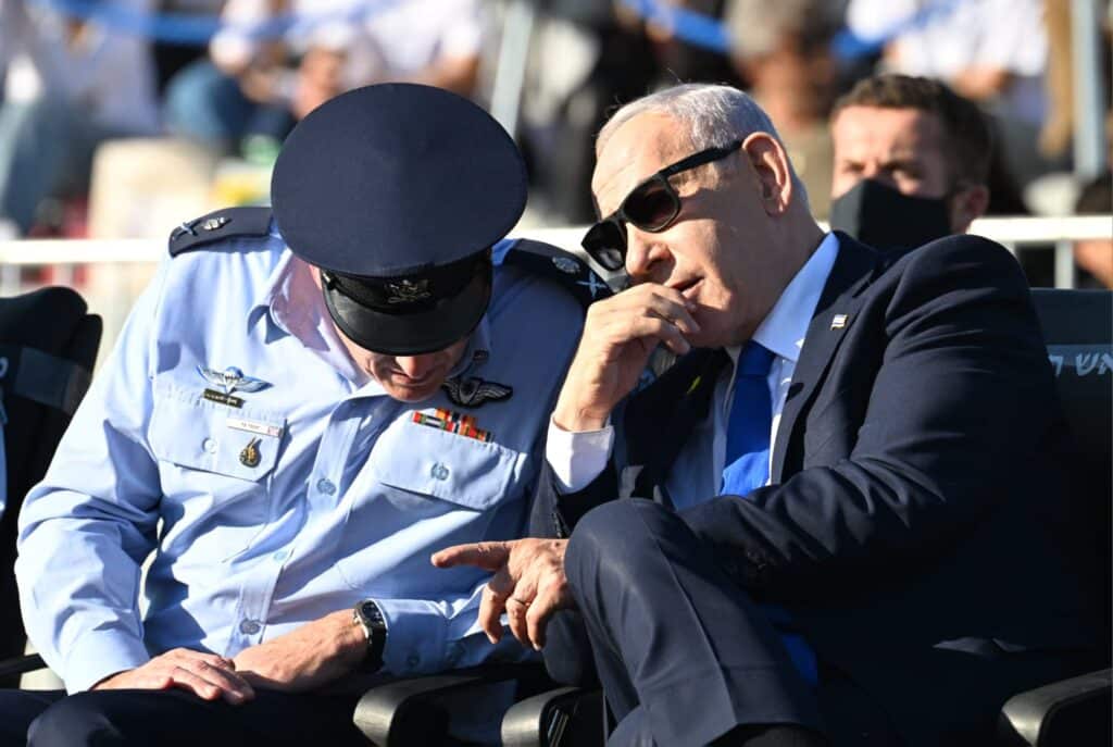 "80 שנה אחרי השואה - נשק יהודי מגן על שמי אירופה"