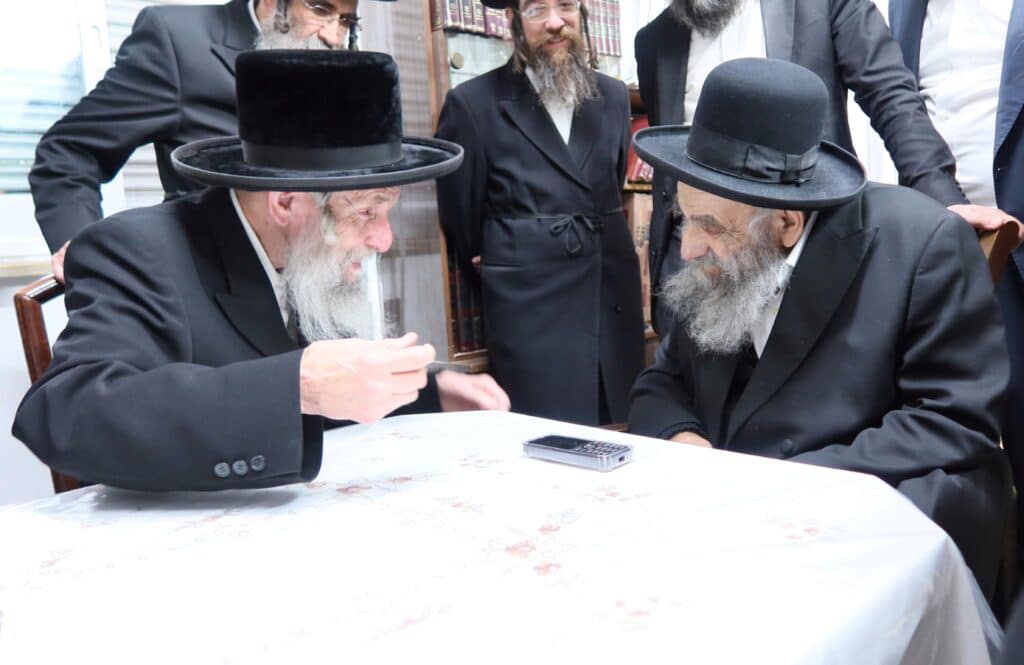 האדמו"ר מסלאנים בביקור נדיר במעונו הגר"מ צדקה